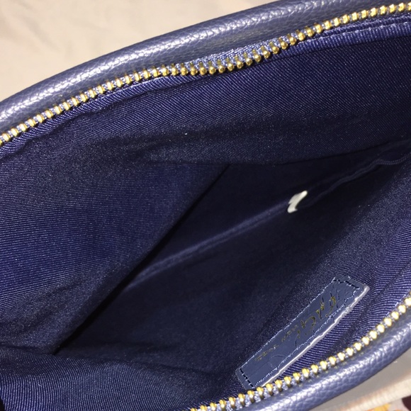 GiGi NewYork Crossbody without Straps - Picture 7 of 7